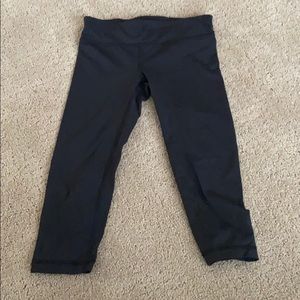 Cropped black ivivva leggings